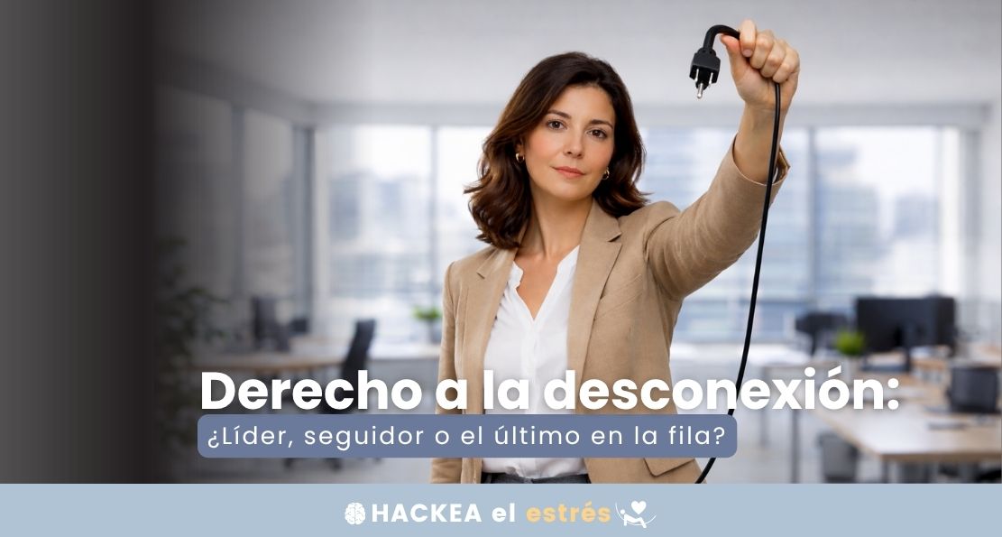 ejecutiva muestra cable desconectado para ilustrar el derecho a la desconexión